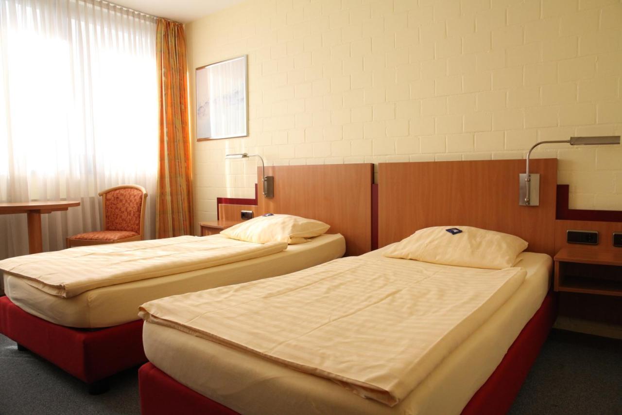 Rtb-Hotel - Sportschule Bergisch Gladbach Bagian luar foto